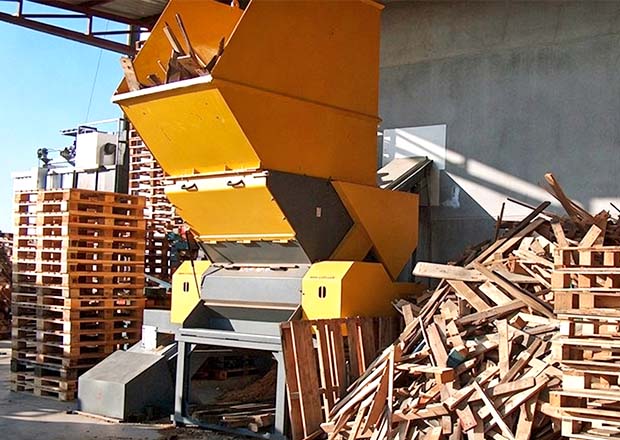 Heavy-Duty Wood Pallet Shredder
